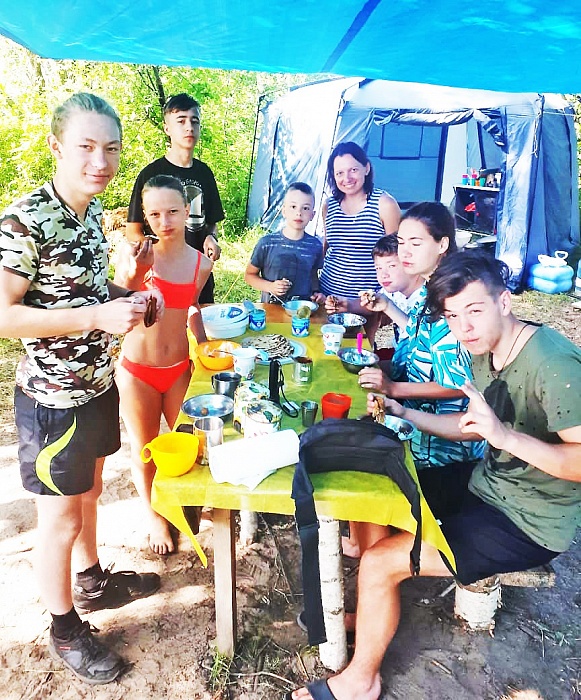 В Конаковском районе члены спортклуба «Импульс» организовали турпоход В Конаковском районе члены спортклуба «Импульс» организовали турпоход