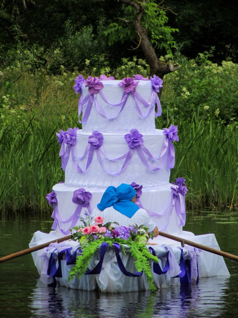 Торты и пираты: водный креатив на Дне Вышневолоцкого округа в Тверской области