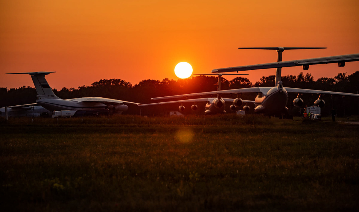 Молодые летчики осваивали военно-транспортные самолеты в небе над Тверью