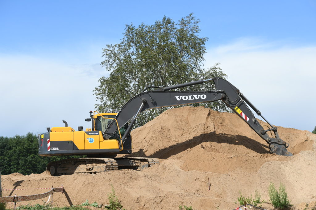 Игорь Руденя и Зарина Догузова осмотрели строящийся мост через Тьмаку в Твери