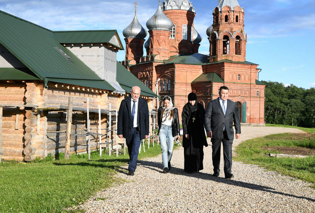 Игорь Руденя и глава Зарина Догузова посетили святыни осташковской земли Игорь Руденя и глава Зарина Догузова посетили святыни осташковской земли