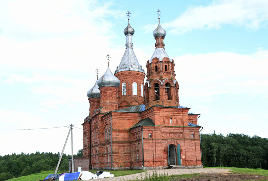 Игорь Руденя и глава Зарина Догузова посетили святыни осташковской земли