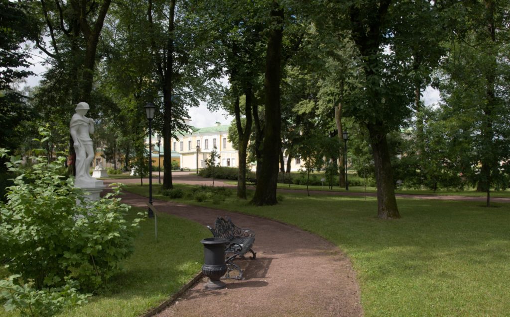 Дворцовый сад в Твери открыт для посещения