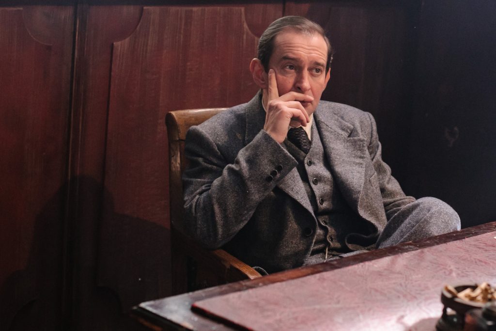 В Твери возобновят съемки сериала с Хабенским