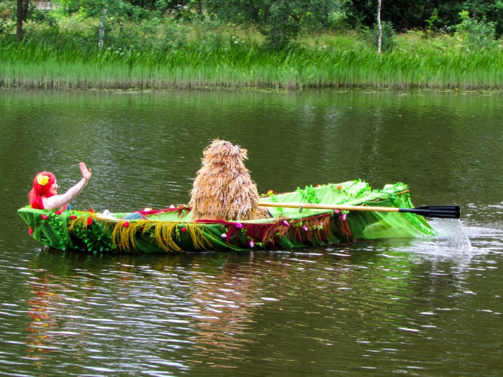 Торты и пираты: водный креатив на Дне Вышневолоцкого округа в Тверской области