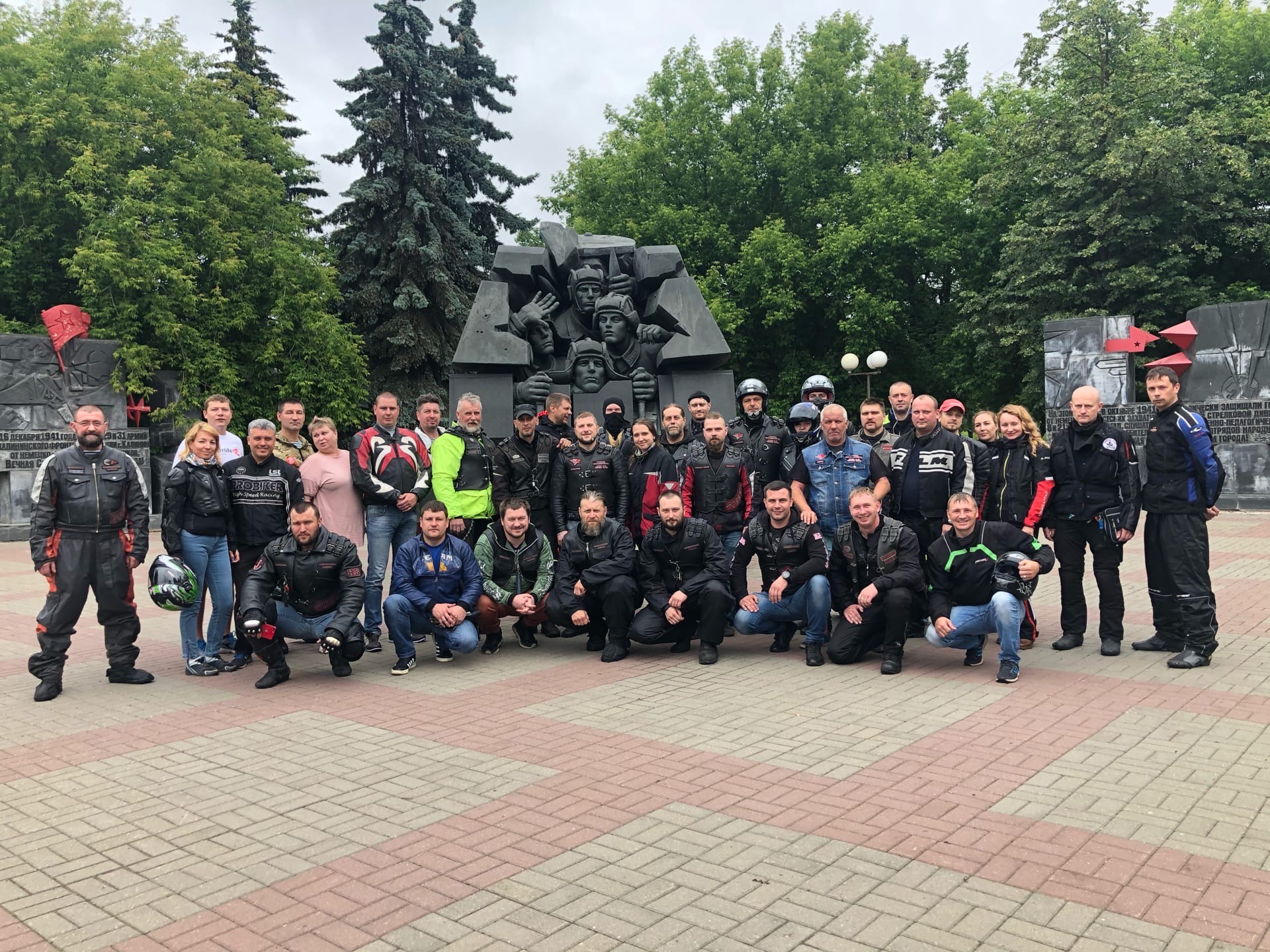 Тверские байкеры отправились в мотопробег "Дорогами Калининского фронта" Тверские байкеры отправились в мотопробег "Дорогами Калининского фронта"