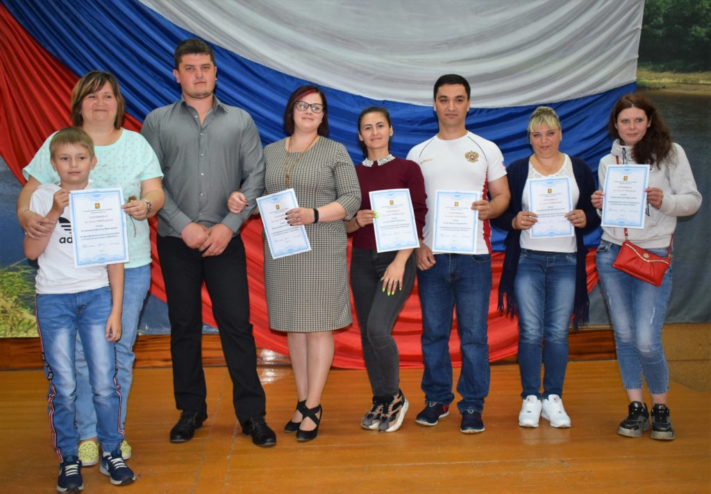 В Ржевском районе молодые семьи получили жилищные сертификаты