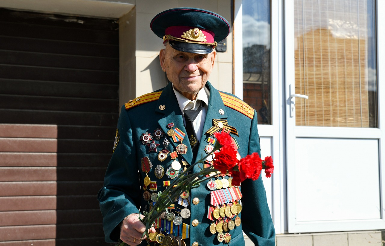 Игорь Руденя поздравил с 97-летием ветерана Великой Отечественной, почетного гражданина Тверской области Спартака Андреевича Сычёва Игорь Руденя поздравил с 97-летием ветерана Великой Отечественной, почетного гражданина Тверской области Спартака Андреевича Сычёва