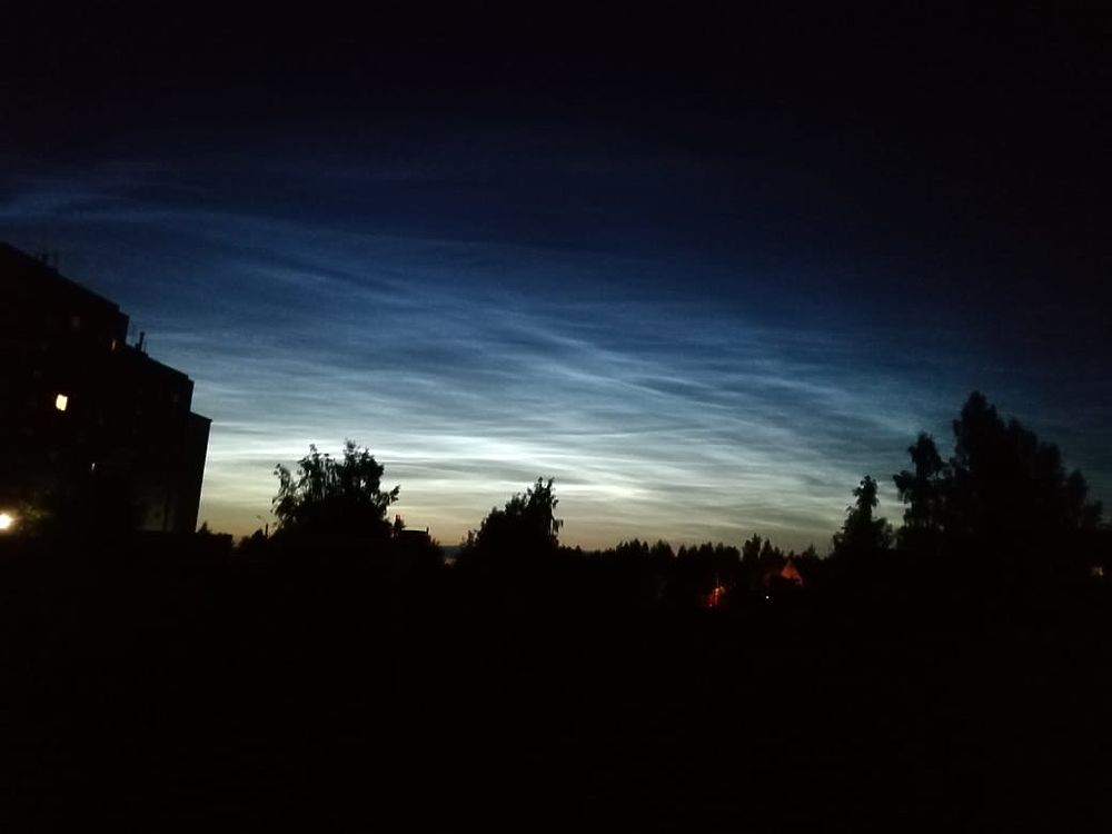 Светящиеся облака и спиральные молнии сфотографировали жители Тверской области