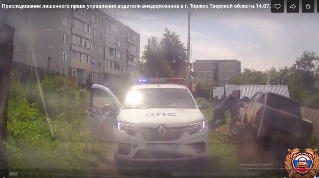Водитель внедорожника не смог уйти от погони автоинспекторов в Тверской области Водитель внедорожника не смог уйти от погони автоинспекторов в Тверской области