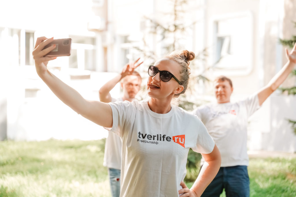 Сотрудники медиахолдинга Тверской области начали рабочий день с зарядки