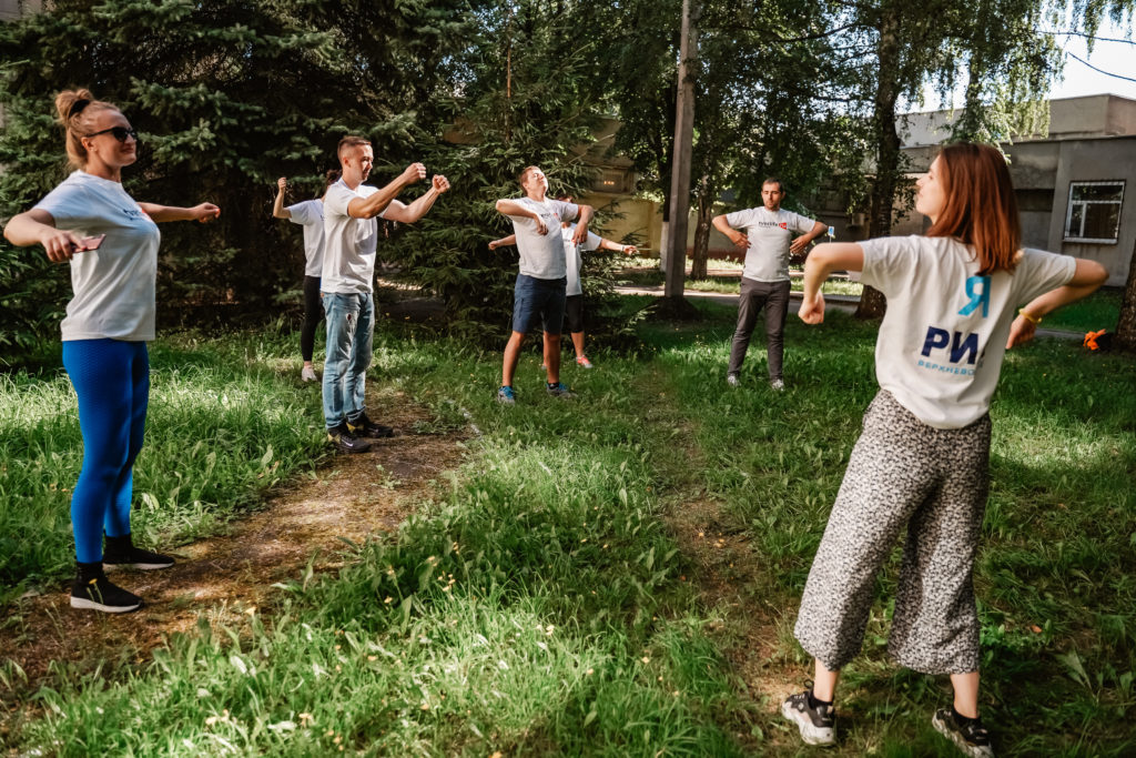 Сотрудники медиахолдинга Тверской области начали рабочий день с зарядки