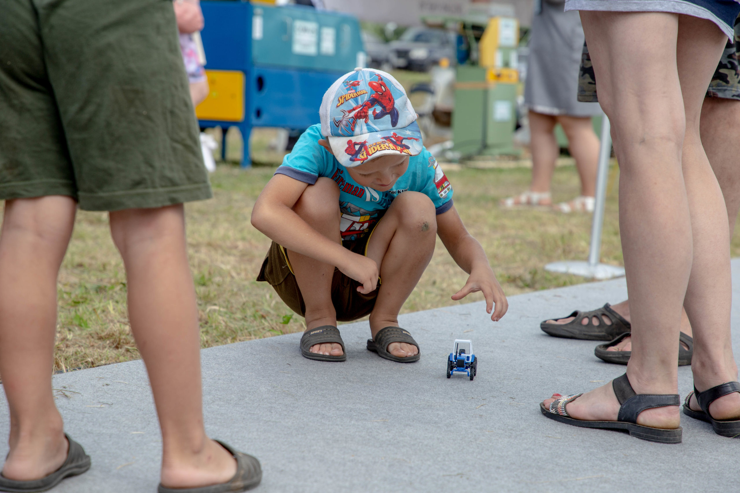 Эх, кудрявый лен: праздничный фоторепортаж с праздничного поля в Тверской области