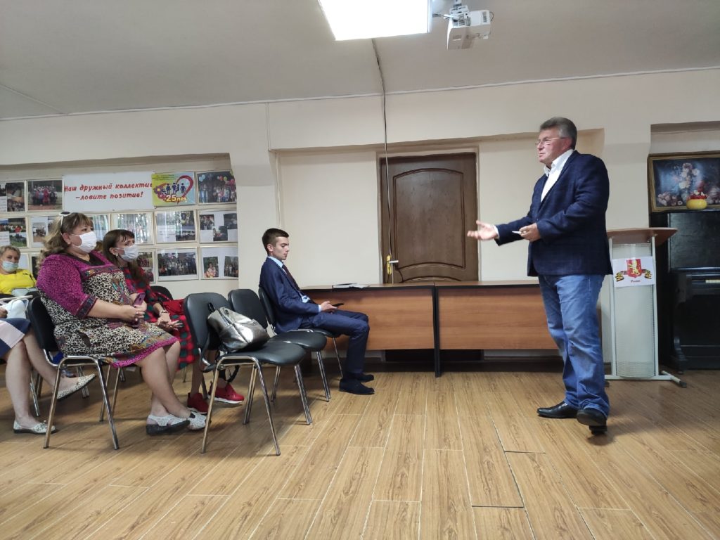 «Вы - конструкторы будущего»: Андрей Белоцерковский встретился со ржевскими педагогами