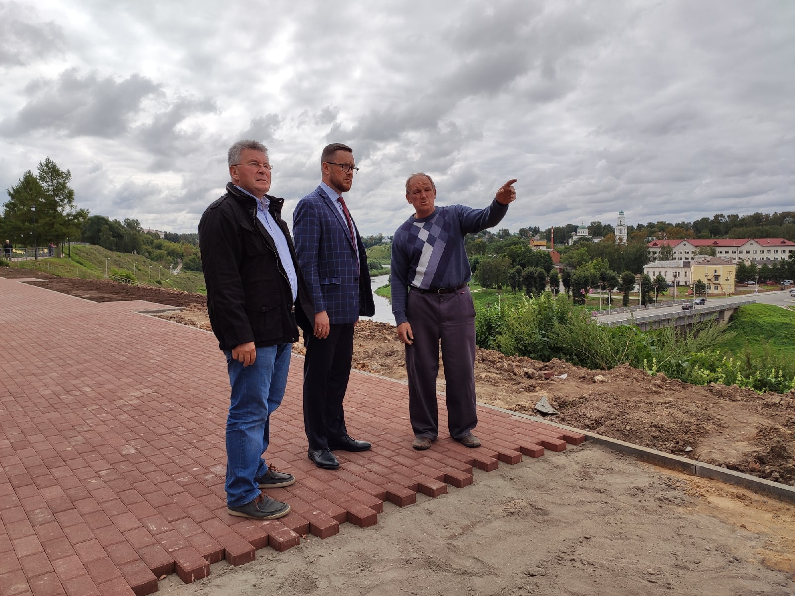 Роман Крылов и Андрей Белоцерковский посетили Аллею Героев во Ржеве Роман Крылов и Андрей Белоцерковский посетили Аллею Героев во Ржеве