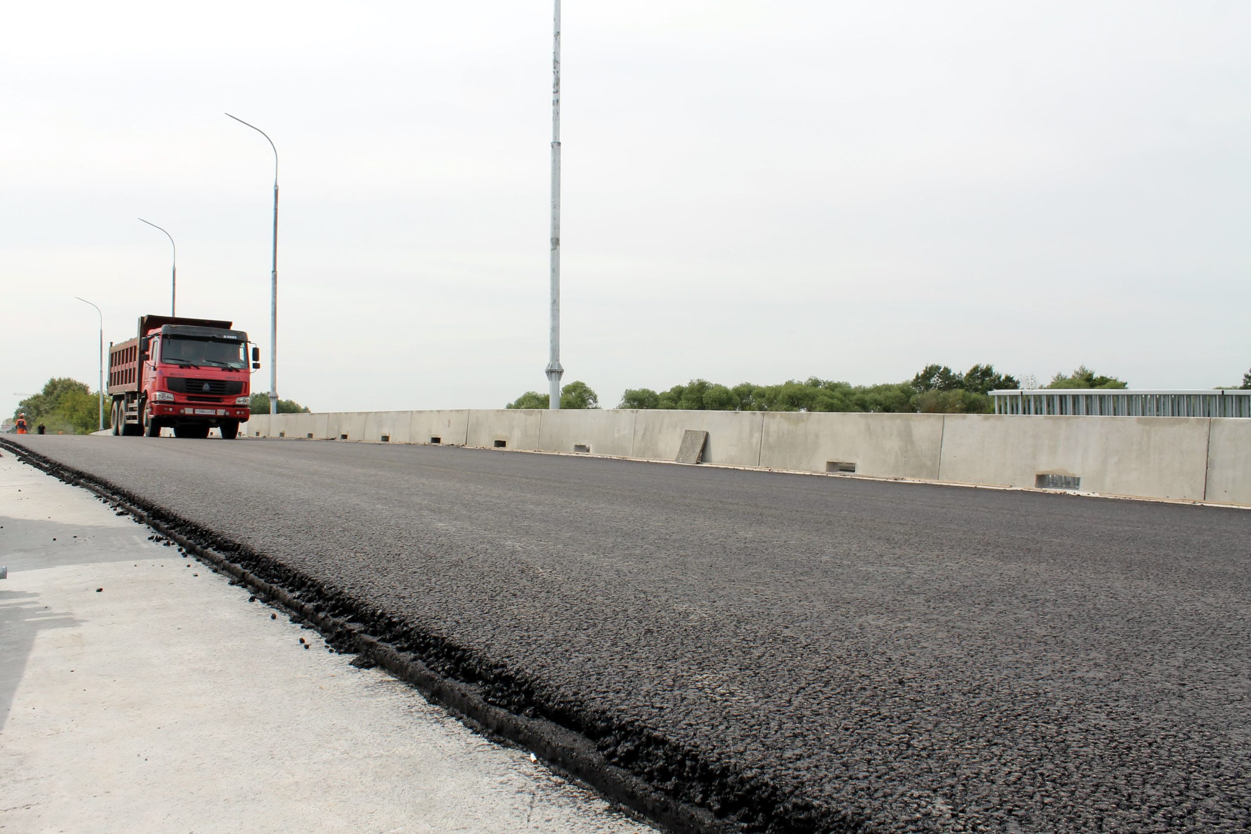 В Твери продолжаются работы по ремонту дорог