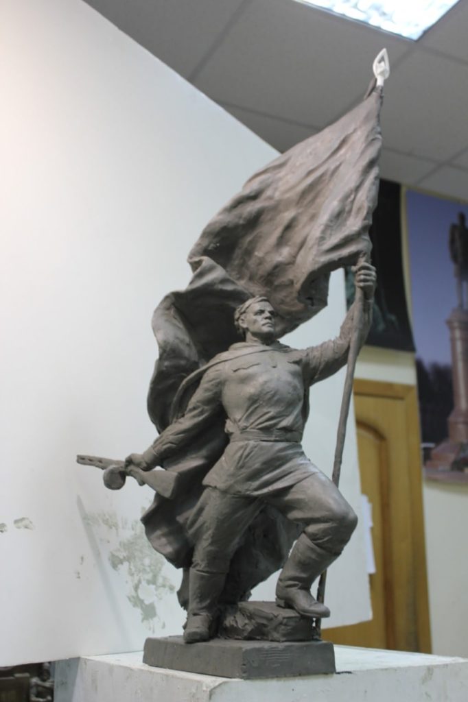 Скульптор Андрей Коробцов показал первую версию Ржевского мемориала