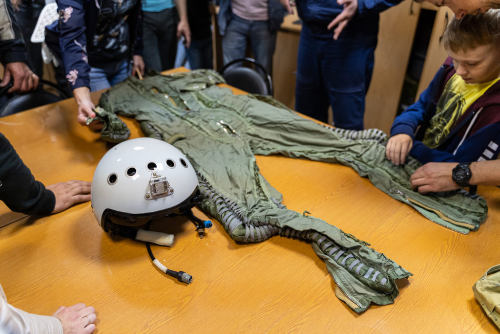 Любите, девушки, отважных летчиков: сотрудники тверского медиахолдинга посетили авиационный учебный центр