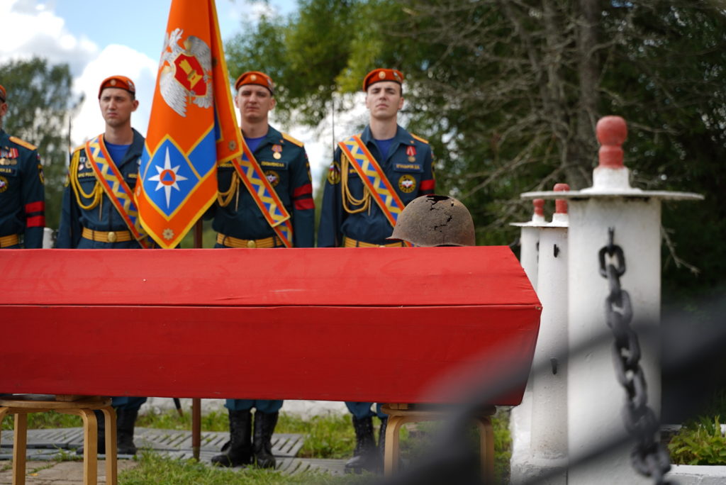 В Тверской области перезахоронили останки красноармейцев В Тверской области перезахоронили останки красноармейцев