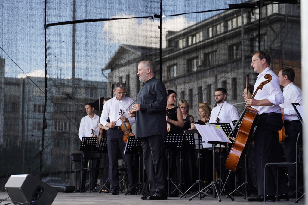 В Твери Валерий Гергиев и Симфонический оркестр Мариинского театра выступили в поддержку врачам