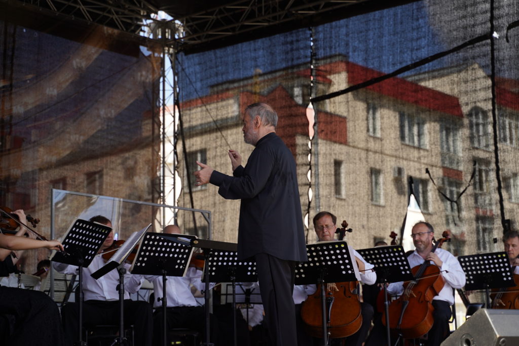 В Твери Валерий Гергиев и Симфонический оркестр Мариинского театра выступили в поддержку врачам В Твери Валерий Гергиев и Симфонический оркестр Мариинского театра выступили в поддержку врачам