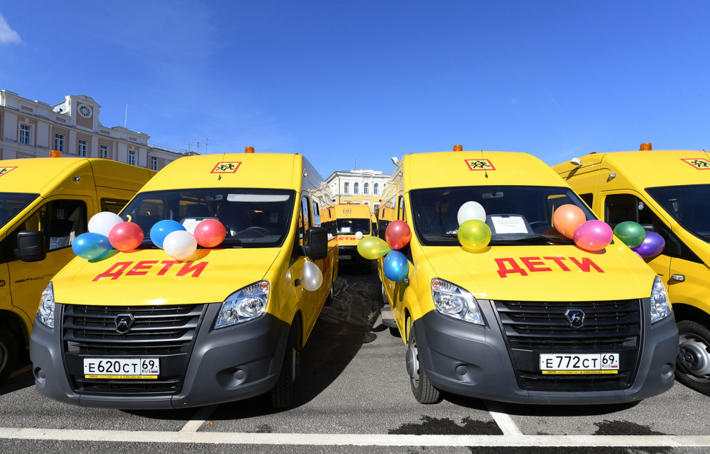 Нелидовские школы получили новый автобус для учеников