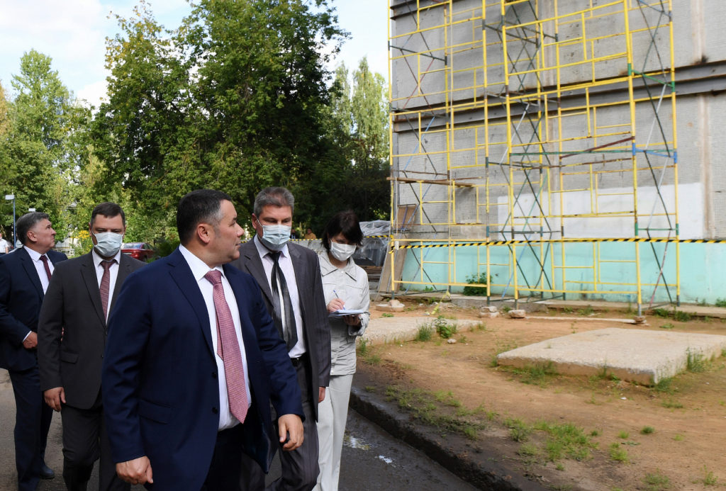 Тверской губернатор осмотрел дом, где зимой произошел хлопок газа