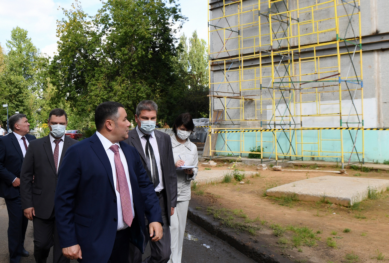 Тверской губернатор осмотрел дом, где зимой произошел хлопок газа Тверской губернатор осмотрел дом, где зимой произошел хлопок газа