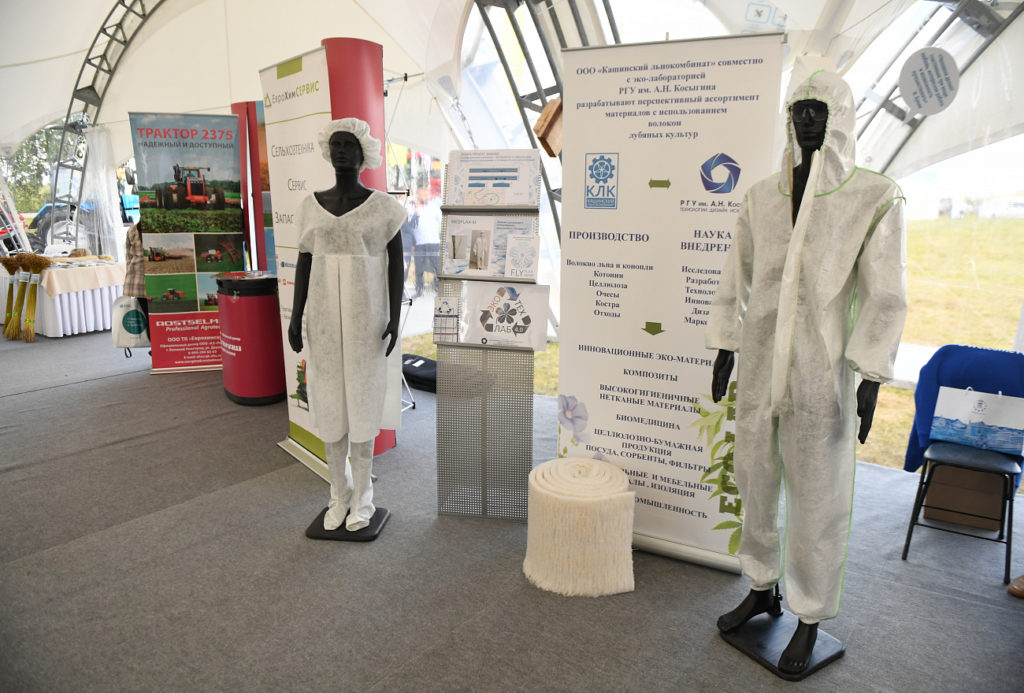 В Тверской области создали льняной комбинезон для медиков от коронавируса В Тверской области создали льняной комбинезон для медиков от коронавируса