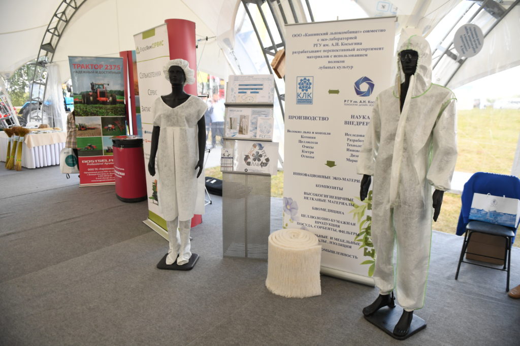 В Тверской области представили уникальный защитный льняной костюм для медиков