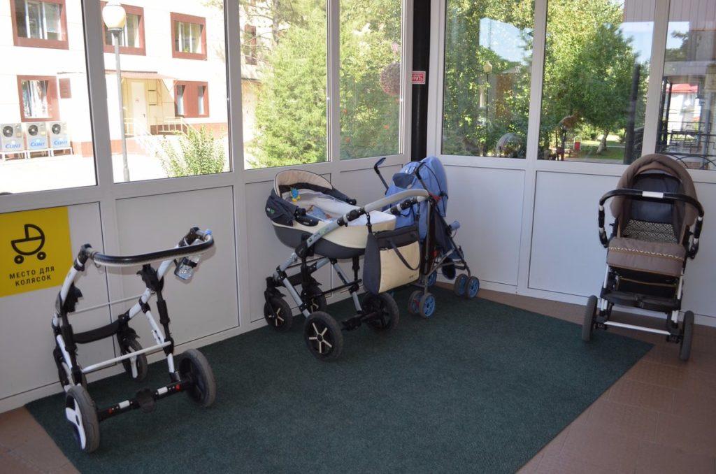В детских поликлиниках и больницах Тверской области обустроили колясочные и обновили регистратуры В детских поликлиниках и больницах Тверской области обустроили колясочные и обновили регистратуры