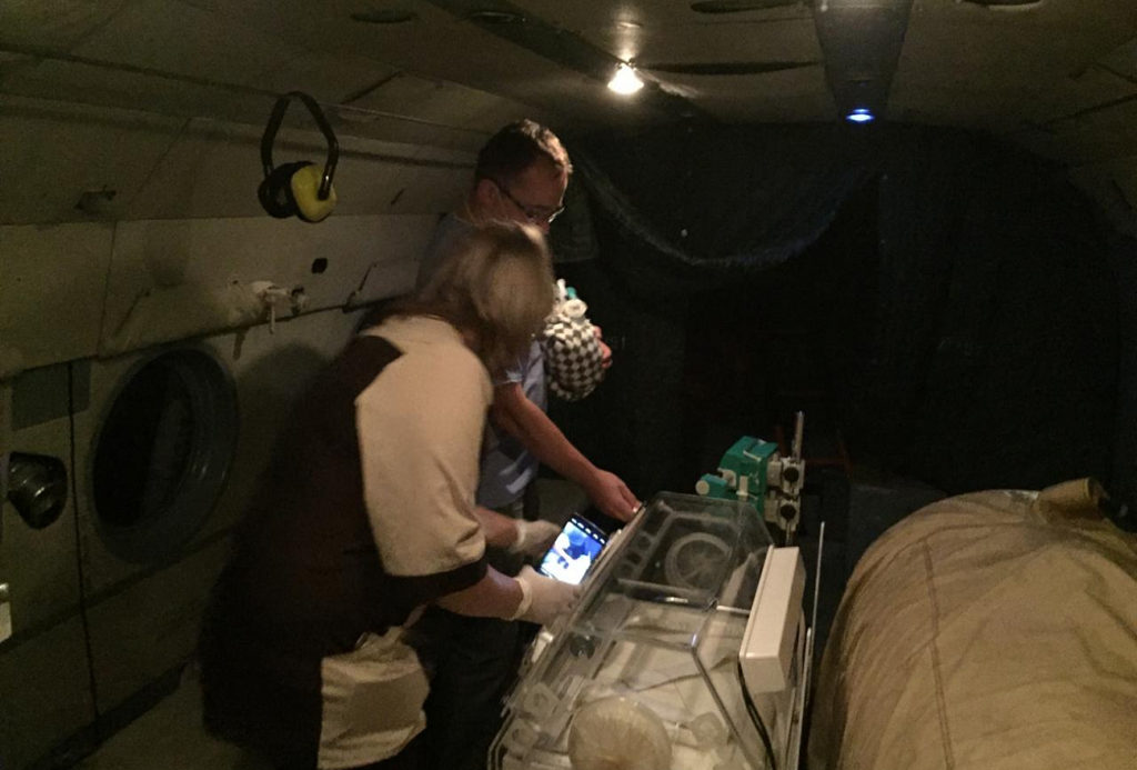 Вертолет санавиации экстренно доставил новорожденного ребенка в Тверь