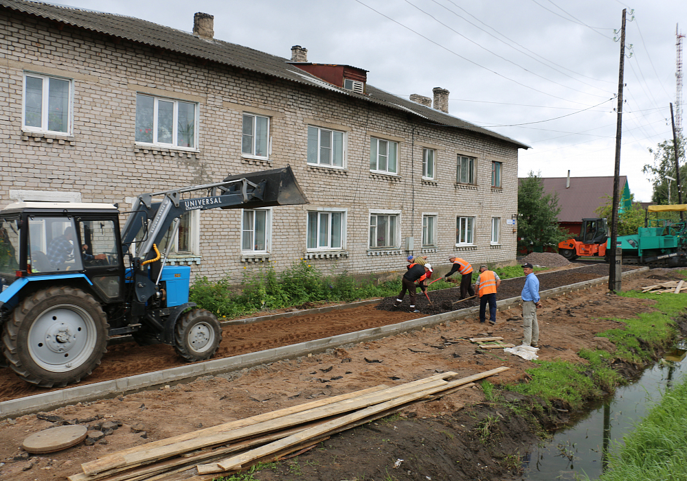 В Торопце продолжают благоустраивать микрорайон «Черемушки» В Торопце продолжают благоустраивать микрорайон «Черемушки»