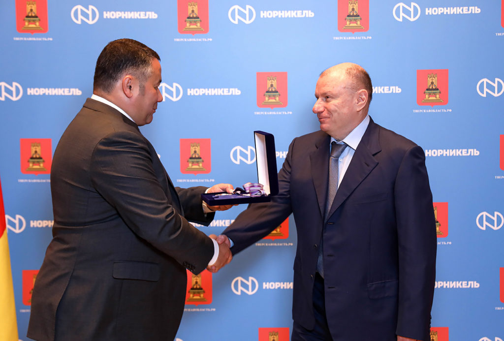 Игорь Руденя наградил Владимира Потанина почетным знаком Тверской области