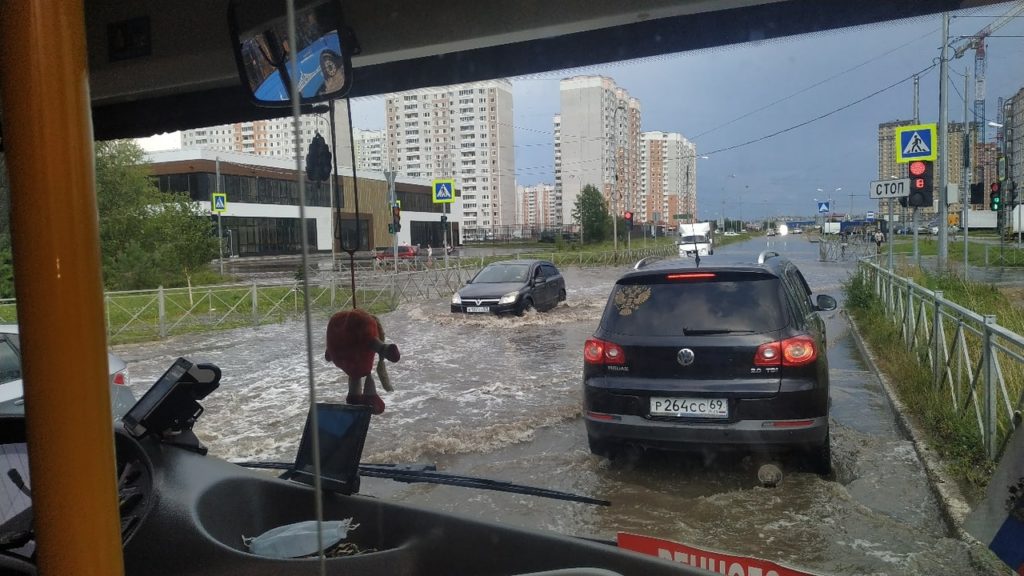 Жители Твери делятся фото и видео последствий прошедшего ливня