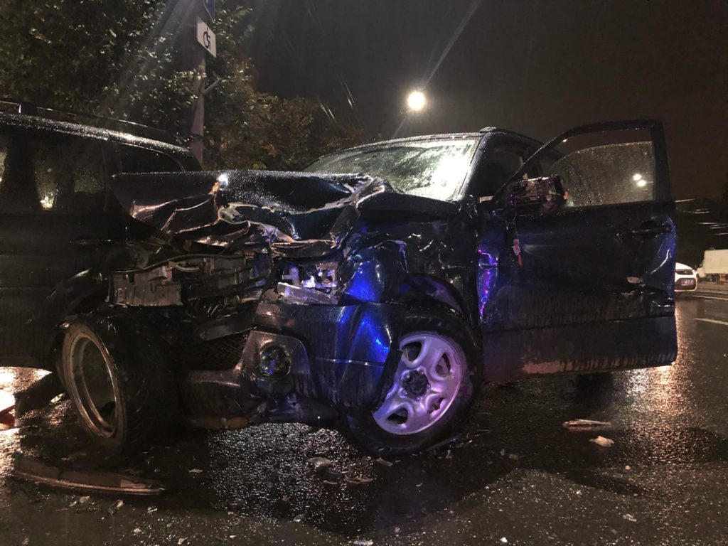 Три автомобиля сошлись в жестоком ДТП в Твери на улице Вагжанова