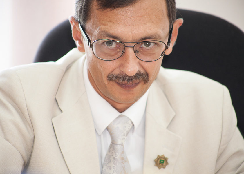 На главу Оленинского района Олега Дубова напали в рабочем кабинете На главу Оленинского района Олега Дубова напали в рабочем кабинете