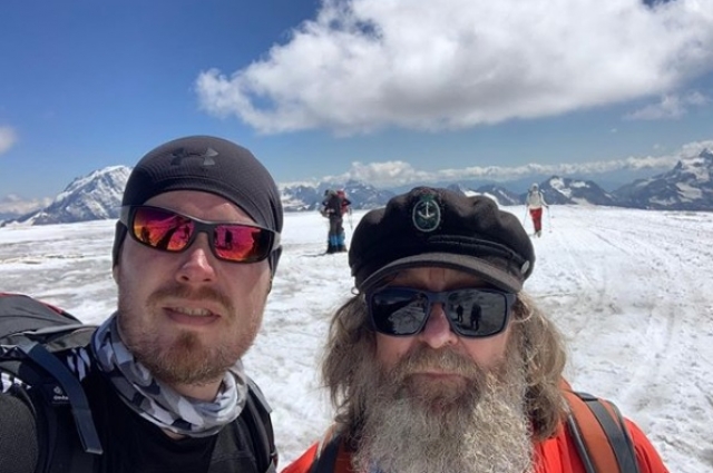 Флаг Твери установили на Эльбрусе