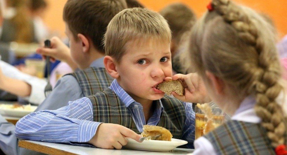 Тверских школьников будут кормить больше и лучше Тверских школьников будут кормить больше и лучше