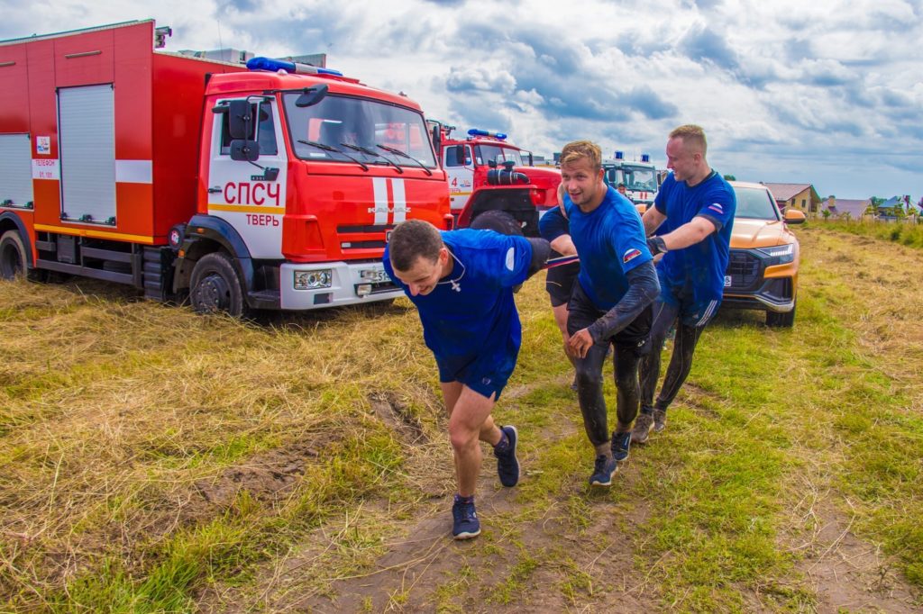 «Время героев»: под Тверью прошла спортивная гонка к 30-летию МЧС