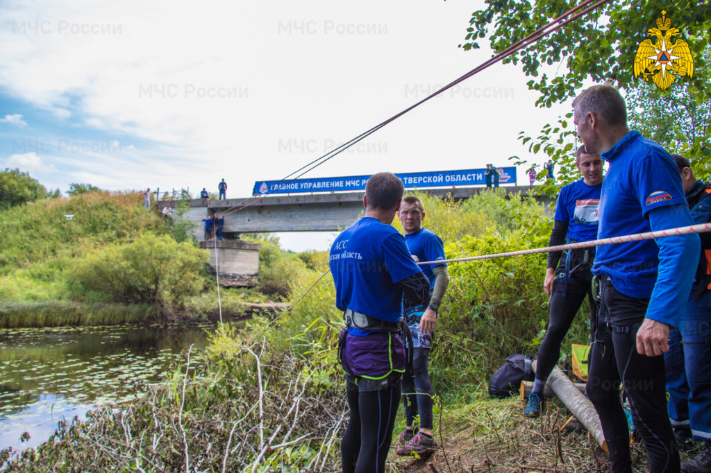 «Время героев»: под Тверью прошла спортивная гонка к 30-летию МЧС