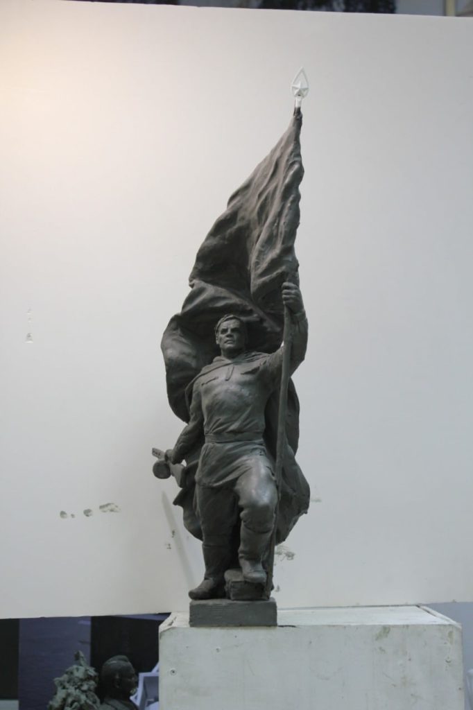 Скульптор Андрей Коробцов показал первую версию Ржевского мемориала