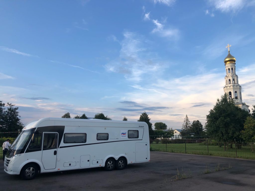 Автопутешественники и караванеры проехали по Тверской области «Государевой дорогой»