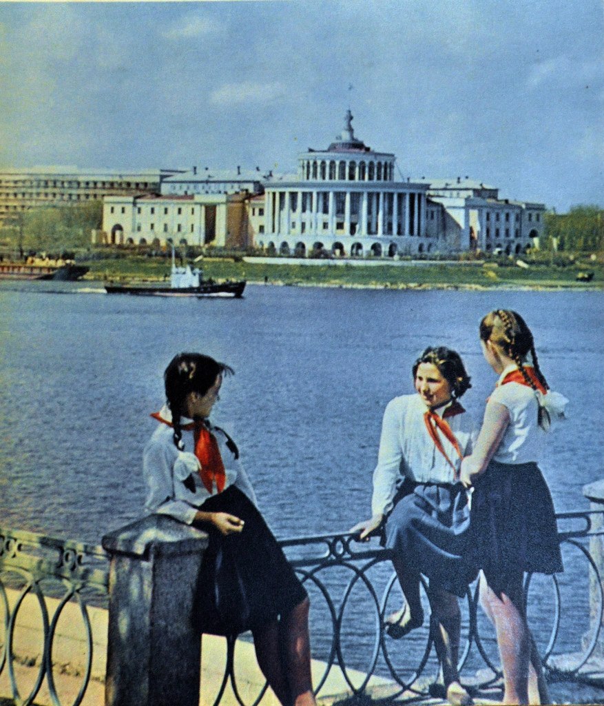 День знаний: Как менялась школьная форма в Тверской области