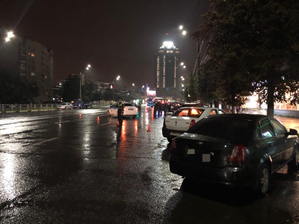 Три автомобиля сошлись в жестоком ДТП в Твери на улице Вагжанова