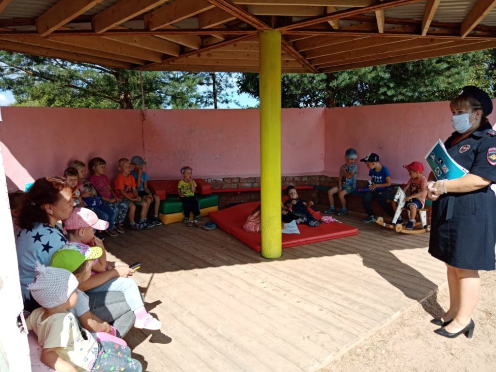 В Ржевском районе дошколятам напомнили, как правильно вести себя на дороге В Ржевском районе дошколятам напомнили, как правильно вести себя на дороге