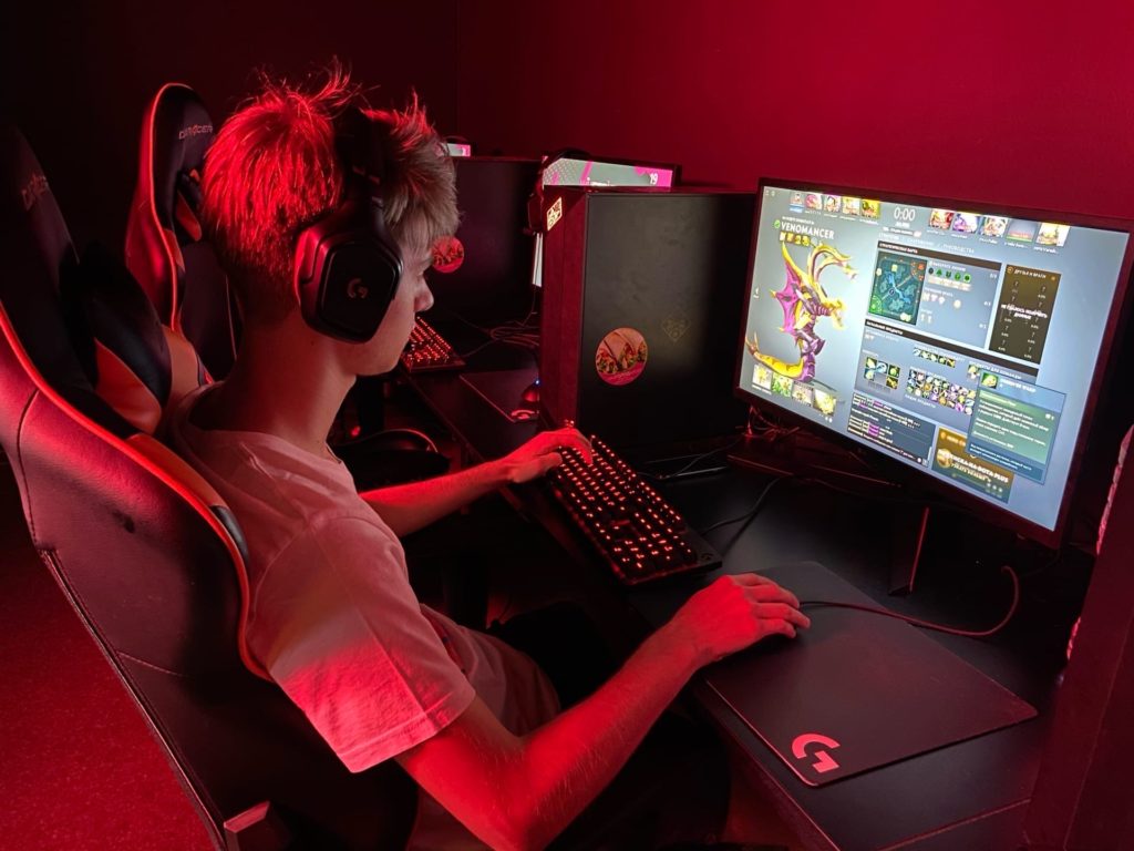 Тверские киберспортсмены рассказали о своих тренировках