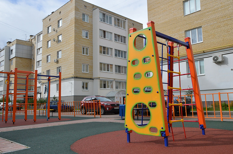 Благодаря гражданам в Твери устанавливают детские площадки Благодаря гражданам в Твери устанавливают детские площадки
