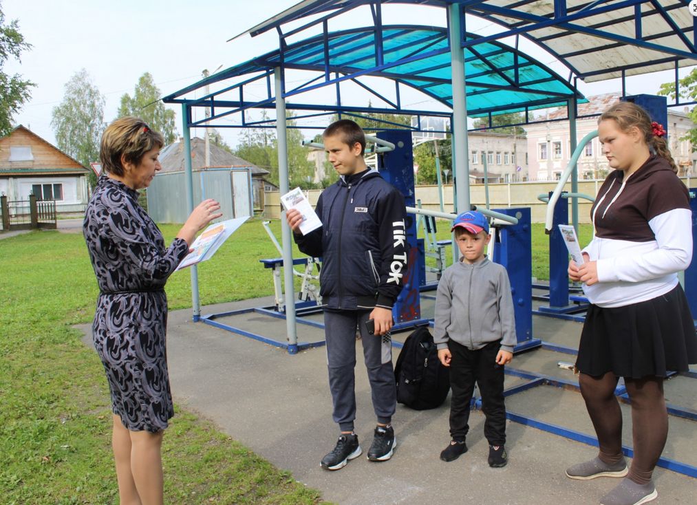 В детских садах и школах Торопца отметили День солидарности в борьбе с терроризмом