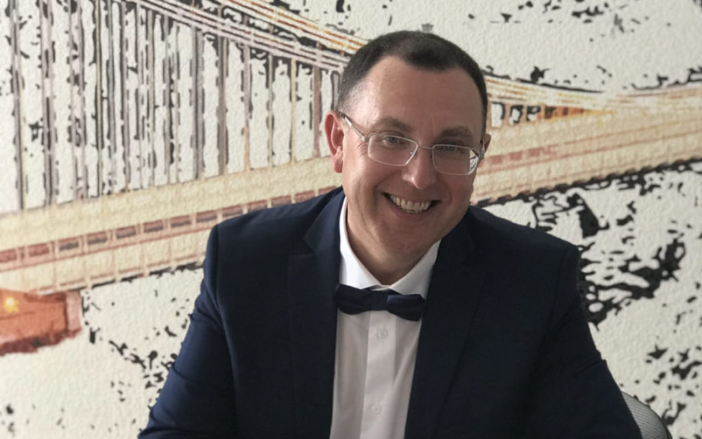 Тверской педагог Андрей Мишин удостоен звания «Народный учитель Российской Федерации» Тверской педагог Андрей Мишин удостоен звания «Народный учитель Российской Федерации»